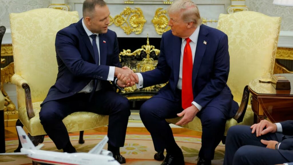 “Polonia ndodhet në një lagje të vështirë”/ Trump pret Karol Nawrockin, Presidenti amerikan i dërgon mesazh Putinit: Nëse ne nuk jemi të kënaqur… 3 polonia ndodhet ne nje lagje te veshtire trump pret karol nawrockin presidenti amerikan i dergon mesazh putinit nese ne nuk jemi te kenaqur 68b88009bee24