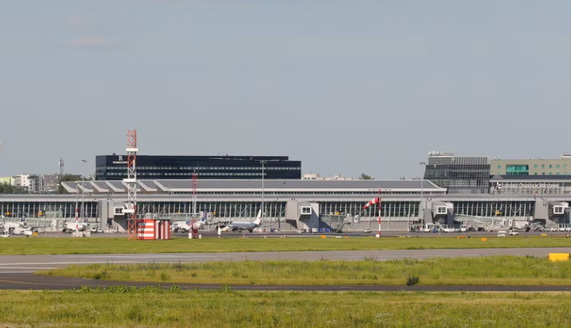 polonia ne alarm radaret kapin dronet ruse brenda hapesires se saj ajrore mbyllen kater aeroporte vihet ne levizje edhe nato 68c0f5a74782b