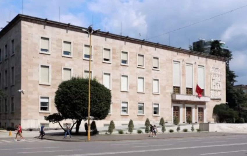 prefekti dergon ne keshillin e ministrave propozimin per shkarkimin e veliajt 68d3f4198eccb