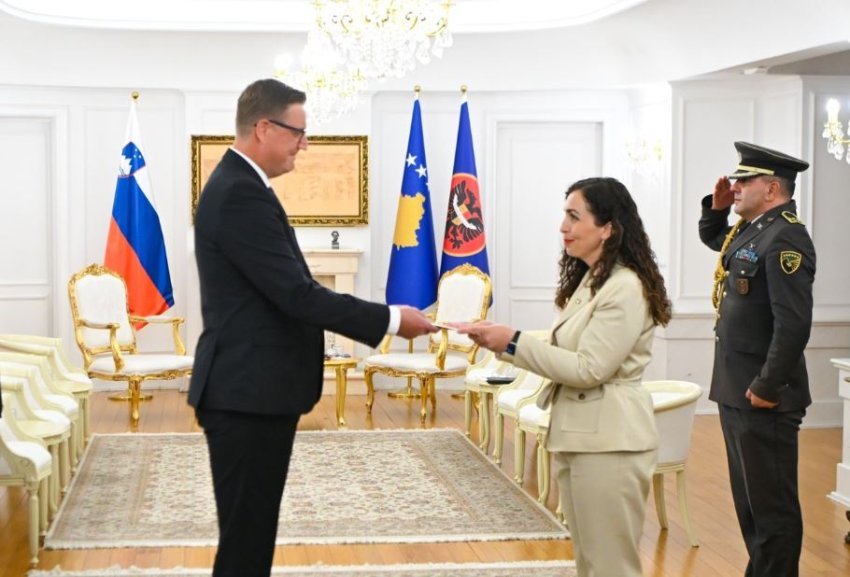 Presidentja Osmani pranoi letrat kredenciale nga ambasadori i ri i Sllovenisë në Kosovë, Borut Blaj 3 presidentja osmani pranoi letrat kredenciale nga ambasadori i ri i sllovenise ne kosove borut blaj 68b8612742aa5