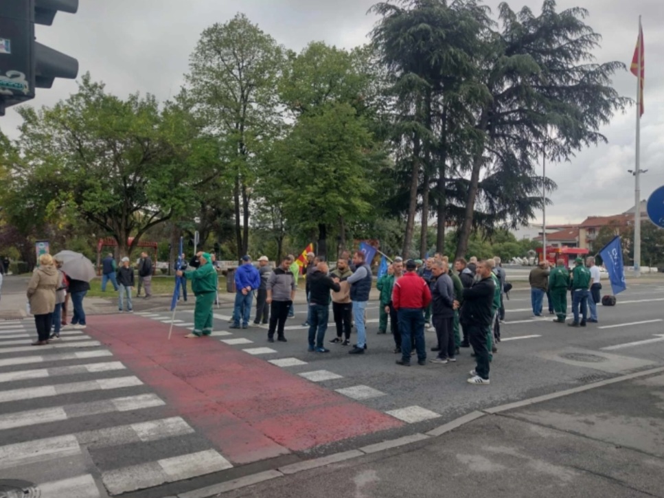 protestuan te punesuarit ne parqe kerkojne pagat e tyre 68dbf7d2bc6f3