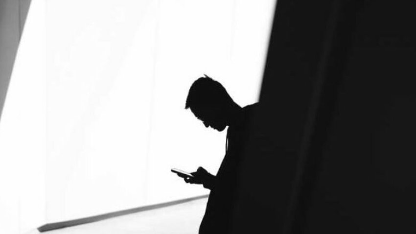 Qëndrimi me kokën ulur për orë të tëra i shkakton paralizë studentit kinez 2 qendrimi me koken ulur per ore te tera i shkakton paralize studentit kinez 68b7f1b52fe4f