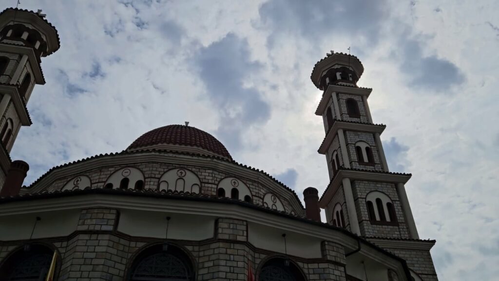 Qindra besimtarë morën pjesë/ Mbahet në Katedralen e Korçës ceremonia e Fronëzimit të Mitropolitit të Korçës, Hirësi Anastasit 2 qindra besimtare moren pjese mbahet ne katedralen e korces ceremonia e fronezimit te mitropolitit te korces hiresi anastasit 68d7e9a2bfcf9