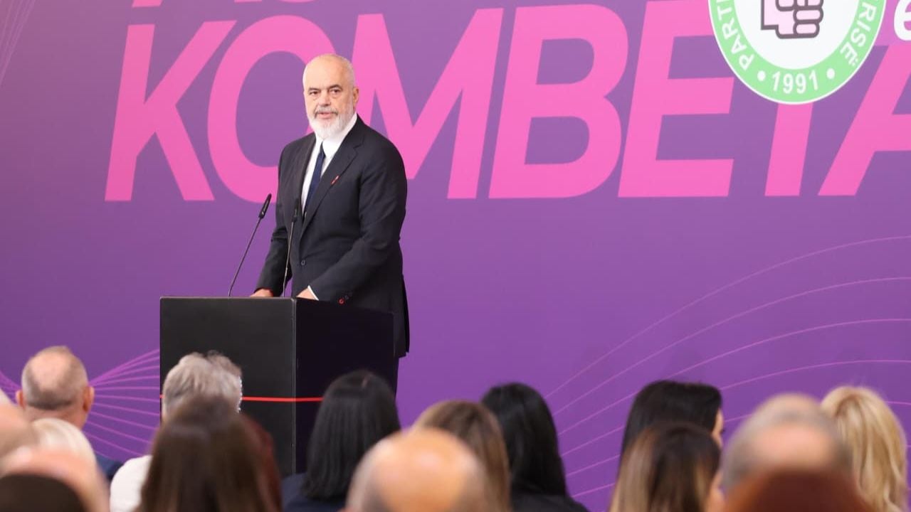 Rama prezanton qeverinë e re, konfirmohet Balluku. Ndryshime te Punët e Brendshme dhe Diplomacia. Ja të gjitha lëvizjet 1 rama prezanton qeverine e re konfirmohet balluku ndryshime te punet e brendshme dhe diplomacia ja te gjitha levizjet 68c2b584b3818