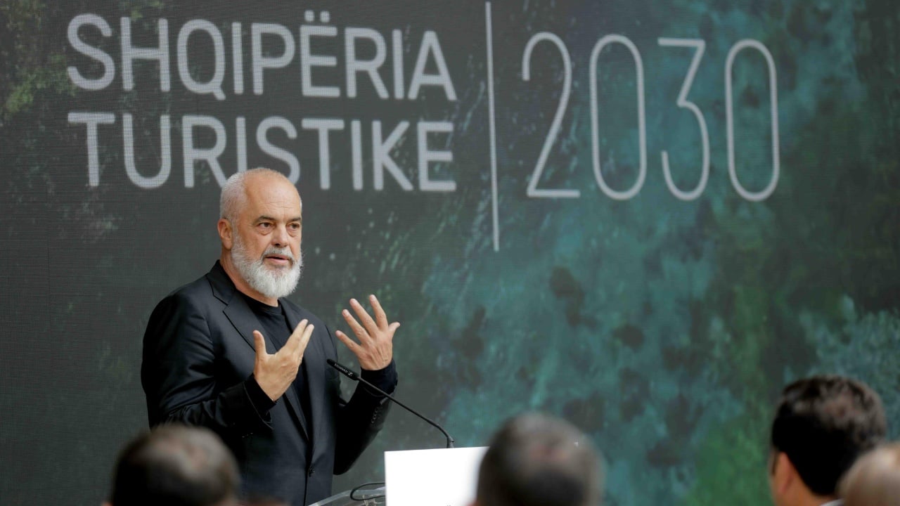 Rama publikon pamjet nga aksioni për lirimin e hapësirave publike: Ecim… 1 rama publikon pamjet nga aksioni per lirimin e hapesirave publike ecim 68c55db456feb