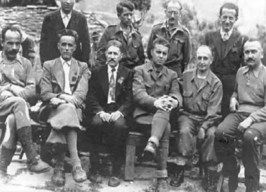 Refleksionet e historianit: Më 1 tetor 1943, Enver Hoxha i dërgoi letër-qarkore Liri Gegës, ku urdhëronte nisjen e luftës... 2 refleksionet e historianit me 1 tetor 1943 enver hoxha i dergoi leter qarkore liri geges ku urdheronte nisjen e luftes 68be6c00b527c