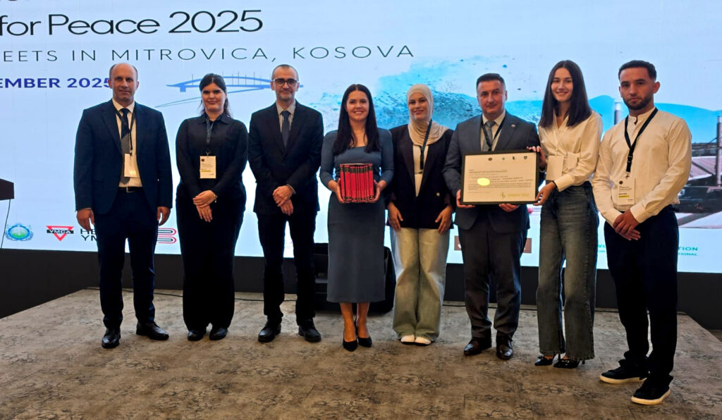 Rektori i Universitetit të Tetovës, Prof. Dr. Jusuf Zejneli u dekorua me titullin prestigjioz “Ambasador i Paqes” 3 rektori i universitetit te tetoves prof dr jusuf zejneli u dekorua me titullin prestigjioz ambasador i paqes 68d052911362e