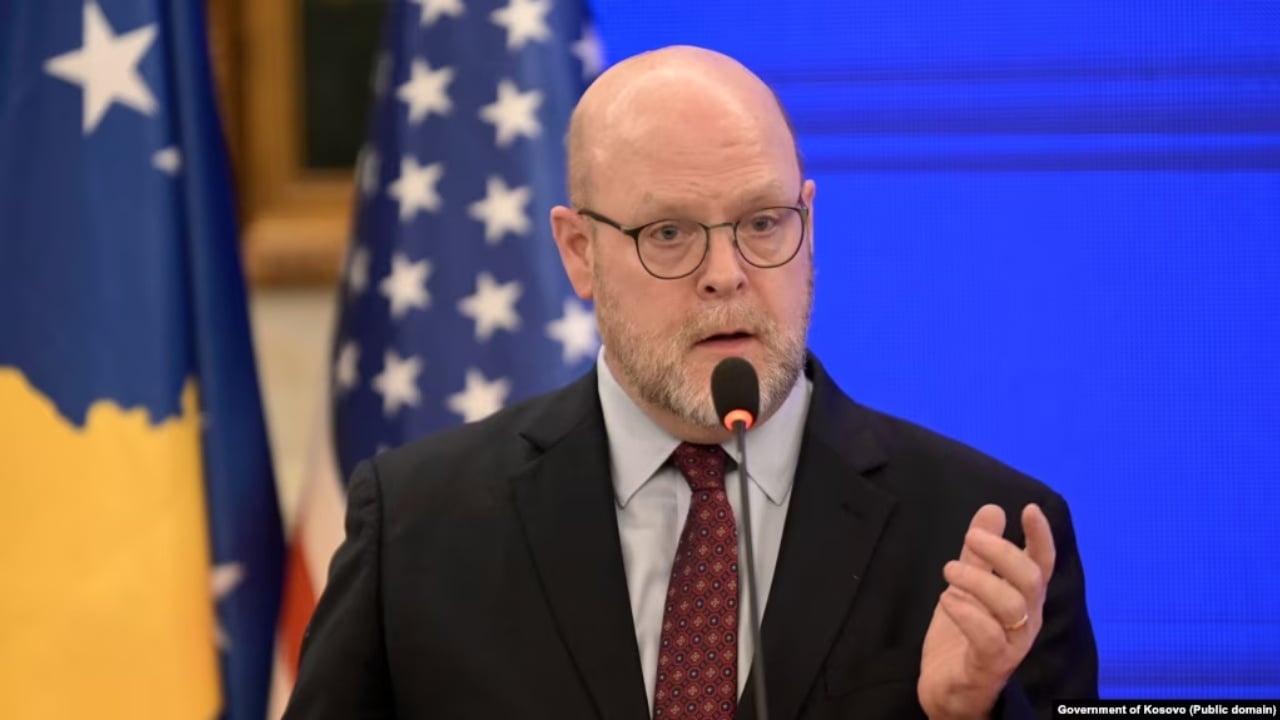 SHBA pezulloi dialogun, ish-ambasadori amerikan në Kosovë: Pakënaqësitë me Kurtin u bënë “kapicë” 1 shba pezulloi dialogun ish ambasadori amerikan ne kosove pakenaqesite me kurtin u bene kapice 68cabcc533694