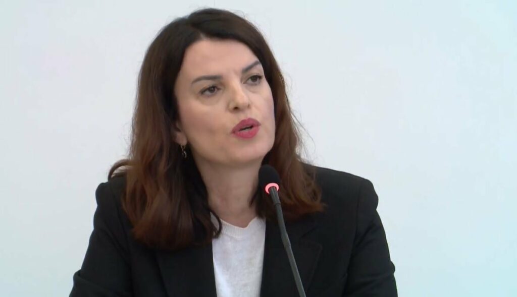 Shkarkoi zv.ministrin se piu cigare në lokal, Koçiu:Shkelje e pajustifikuar e ligjit 2 shkarkoi zv ministrin se piu cigare ne lokal kociushkelje e pajustifikuar e ligjit 68d1abb31f004