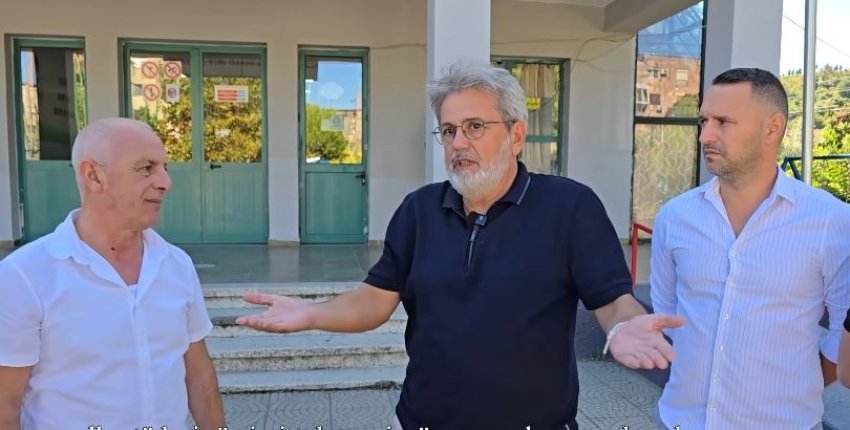 Shkodër, zaptimi i hyrjes së shkollës 9-vjeçare “Ali Laçej”, kryebashkiaku Benet Beci: Javës tjetër zgjidhim problemin e mbartur prej vitesh 2 shkoder zaptimi i hyrjes se shkolles 9 vjecare ali lacej kryebashkiaku benet beci javes tjeter zgjidhim problemin e mbartur prej vitesh 68cd94d436757