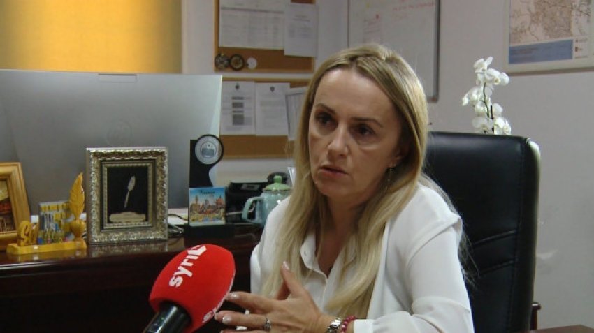 Sulmohet dhe kërcënohet me jetë drejtoresha e Arsimit në Gjakovë 3 sulmohet dhe kercenohet me jete drejtoresha e arsimit ne gjakove 68c06e2e2b916