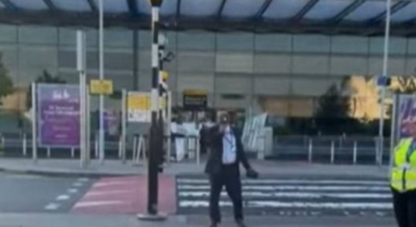 Terminali në Aeroportin Heathrow në Londër evakuohet urgjentisht 3 terminali ne aeroportin heathrow ne londer evakuohet urgjentisht 68bf31f3653d2