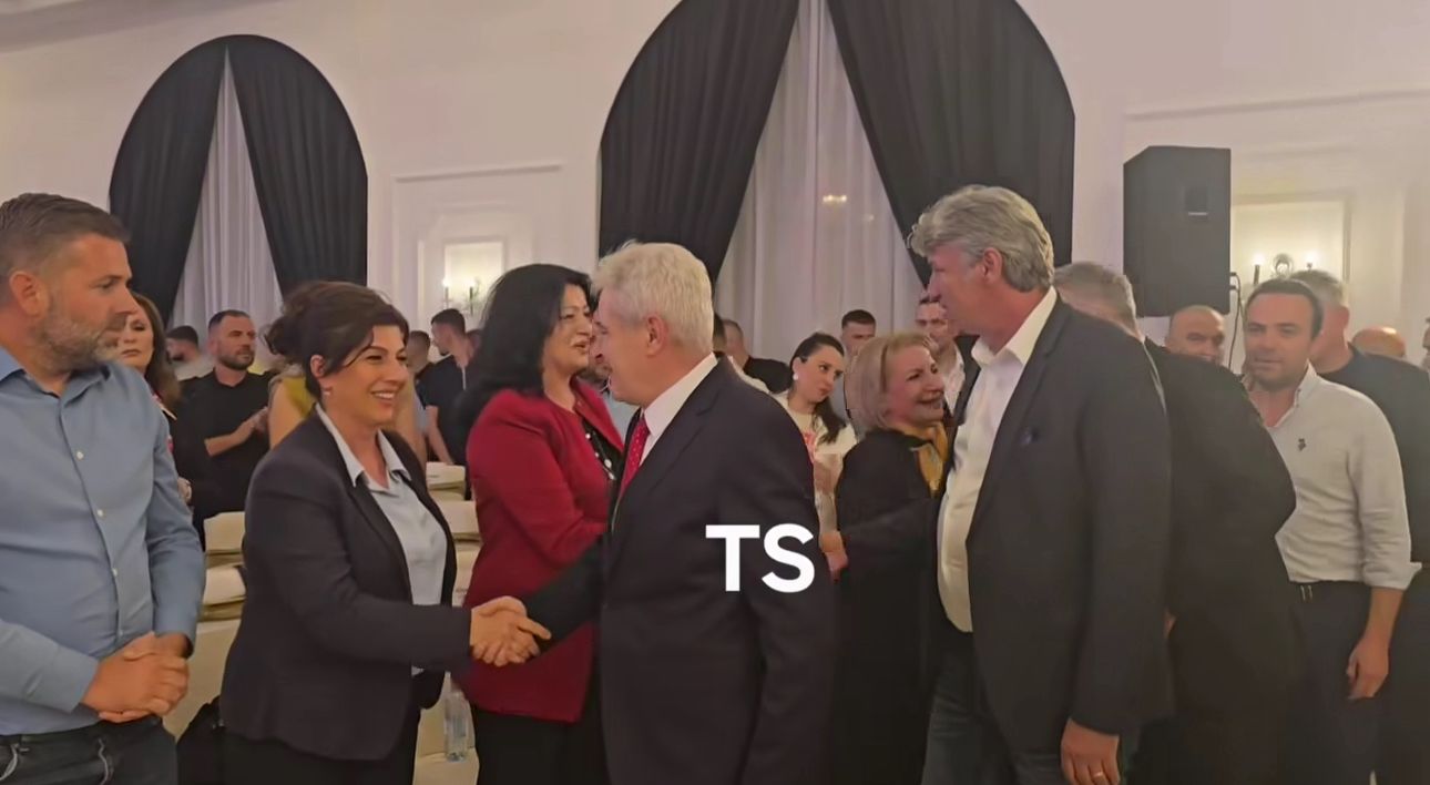 Teuta Arifi përkrah Bajram Rexhepin – rikthehen figurat e vjetra të “korruptuara” të BDI-së në Tetovë 1 teuta arifi perkrah bajram rexhepin rikthehen figurat e vjetra te korruptuara te bdi se ne tetove 68d45bef88170