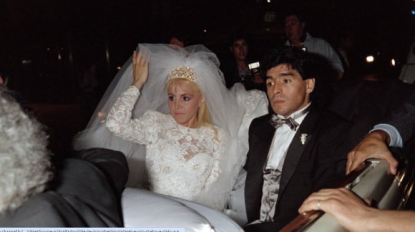 “Thyen xhamat për ta përshëndetur”, rrëfimi i rrallë i ish-bashkëshortes së Maradonës 1 thyen xhamat per ta pershendetur rrefimi i rralle i ish bashkeshortes se maradones 68bd941fb43fb