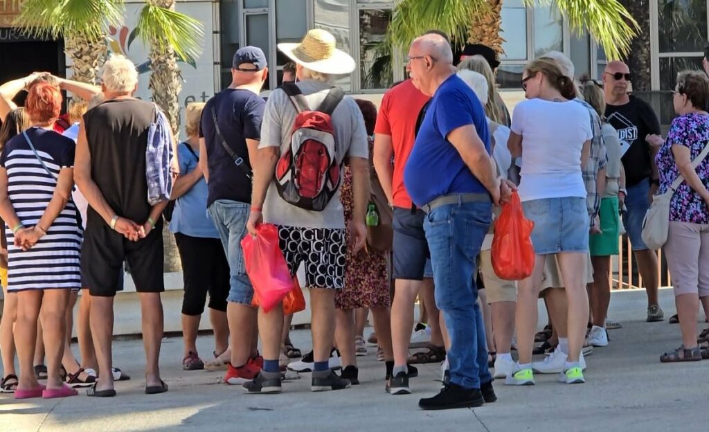 tjeter vale turistesh ne durres sezoni vazhdon me ritme te larta ne vjeshte 68cfe483535f4