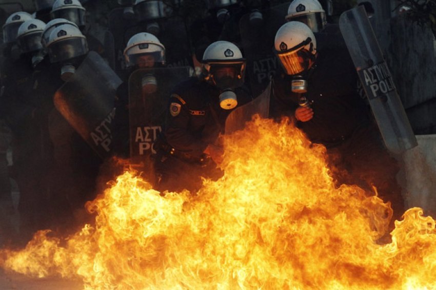 tragjedia hekurudhore ne tempi shperthejne protestat ne sheshin e athines 68bcab1641952