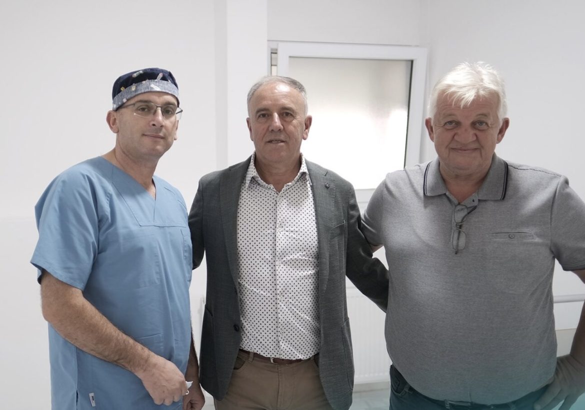 “Trim & Lum” kontribuon në repartin e kirurgjisë së Spitalit të Strugës, Qyra: Strugës i duhet një spital i ri 1 trim lum kontribuon ne repartin e kirurgjise se spitalit te struges qyra struges i duhet nje spital i ri 68d4d3100944e