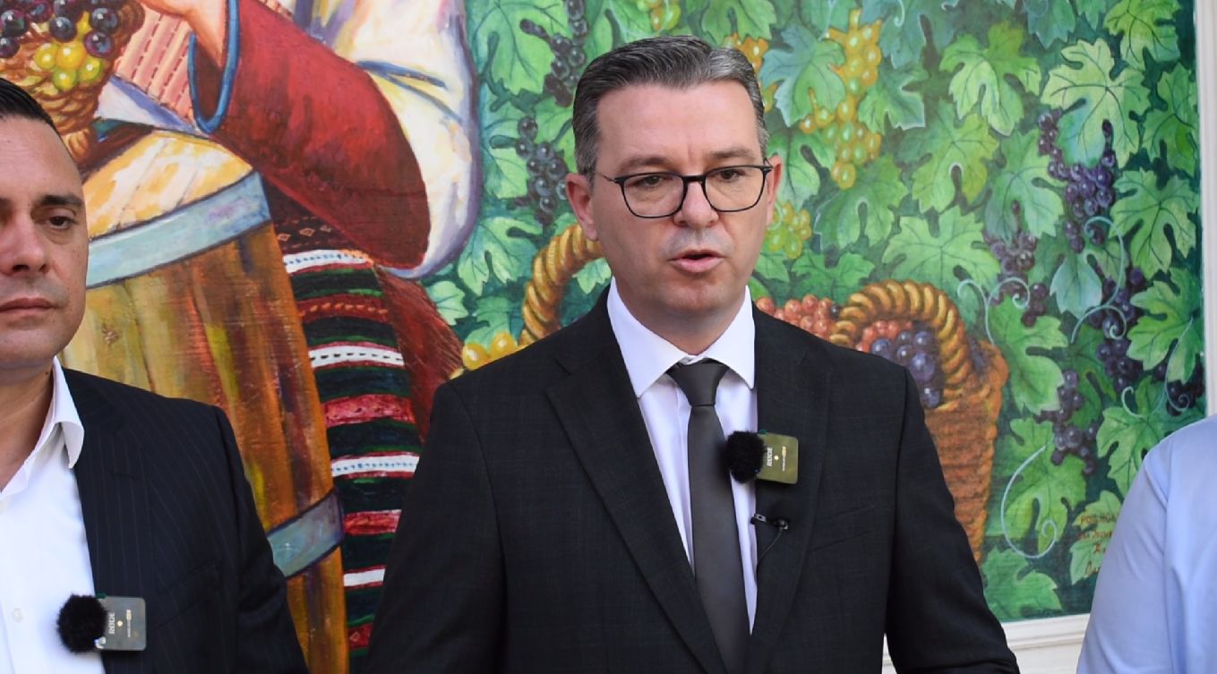 Tripunovski: Pritet një vjelje rekord prej mbi 100 milionë kilogramë rrush vere, deri më 4 shtator janë grumbulluar tashmë 30 milionë 1 tripunovski pritet nje vjelje rekord prej mbi 100 milione kilograme rrush vere deri me 4 shtator jane grumbulluar tashme 30 milione 68bc6ff0ebeab