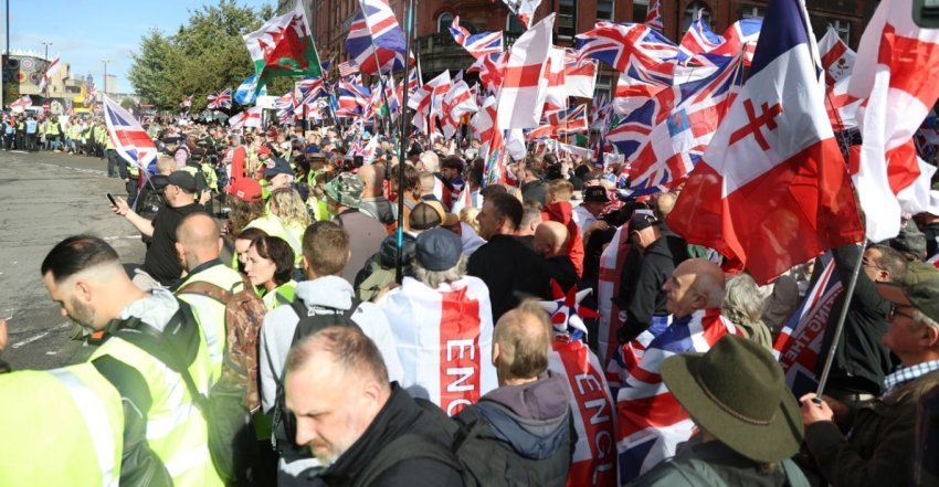 Tubime masive në Londër pas vrasjes së Charlie Kirk, mbi 1,600 oficerë policie në gatishmëri 3 tubime masive ne londer pas vrasjes se charlie kirk mbi 1600 oficere policie ne gatishmeri 68c59138b4cf2