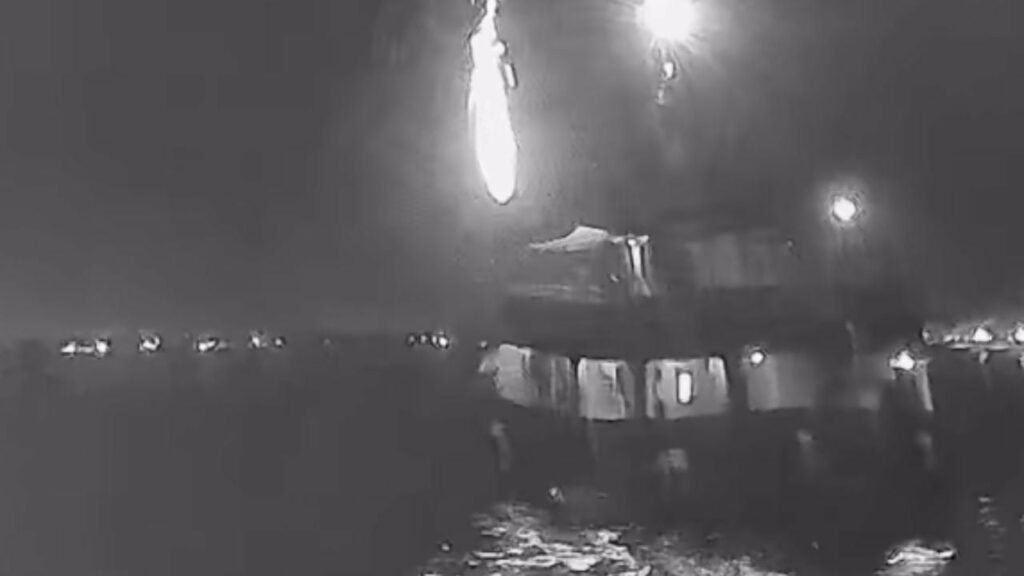 “U sulmua nga një dron në ujërat tuniziane”/ Përfshihet nga flakët anija me Greta Thunberg në bord, Tunizia mohon të ketë patur sulm 3 u sulmua nga nje dron ne ujerat tuniziane perfshihet nga flaket anija me greta thunberg ne bord tunizia mohon te kete patur sulm 68bff88604755