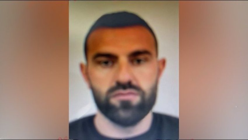 Valter Bami thyen masën e arrestit shtëpiak, kapet nga policia në makinë me një vajzë! Çfarë u tha efektivëve pas ndalimit 2 valter bami thyen masen e arrestit shtepiak kapet nga policia ne makine me nje vajze cfare u tha efektiveve pas ndalimit 68d037dfa094e