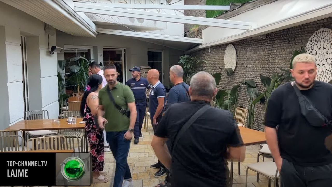 Video pak çaste pas masakrës së Shkodrës në mes të lokalit, klientët largohen të tmerruar 1 video pak caste pas masakres se shkodres ne mes te lokalit klientet largohen te tmerruar 68bec10630537