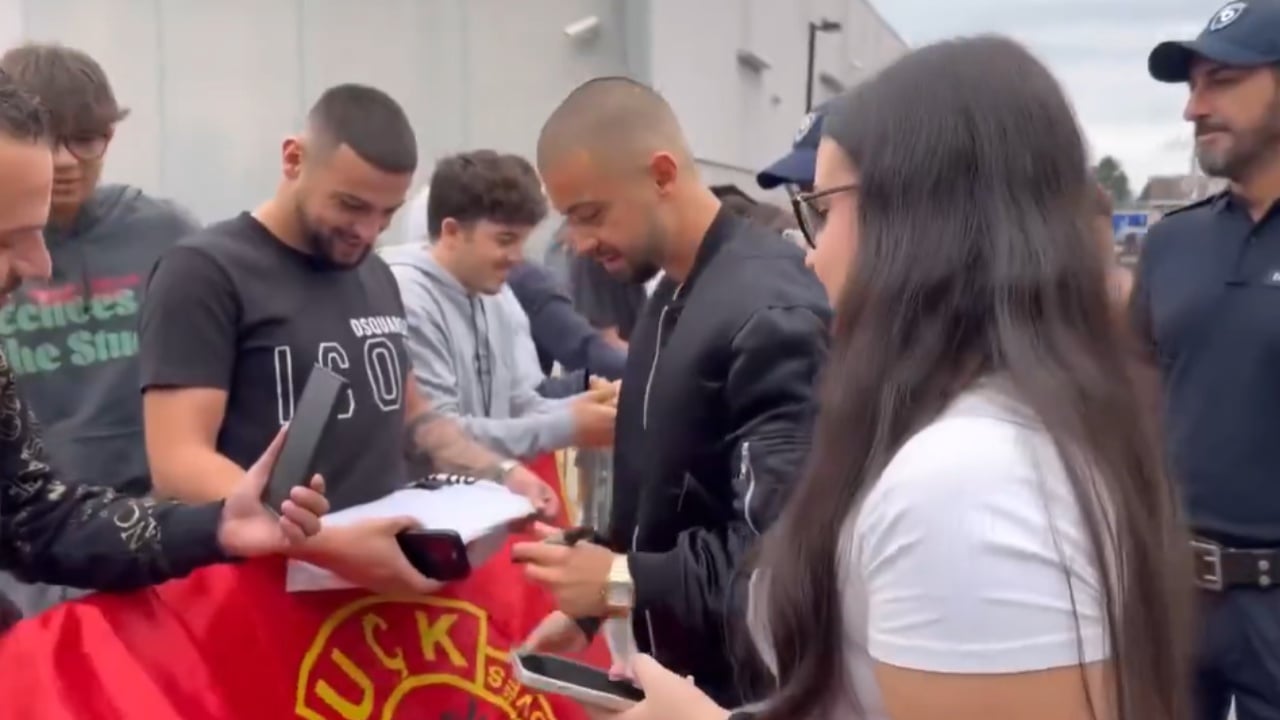 video zhegrova mberrin ne zyrat e juventusit ylli i kosoves mirepritet nga shqiptaret me flamurin e uck se me kemben e mbare 68b5a3d317d44