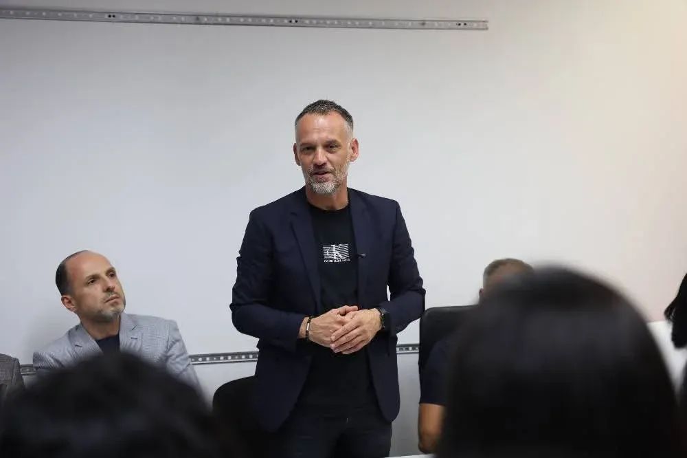 VLEN hap shtabin zgjedhor në Manastir: Qyteti i Alfabetit bëhet qendër e ndryshimit 2 vlen hap shtabin zgjedhor ne manastir qyteti i alfabetit behet qender e ndryshimit 68bc8c15d1878