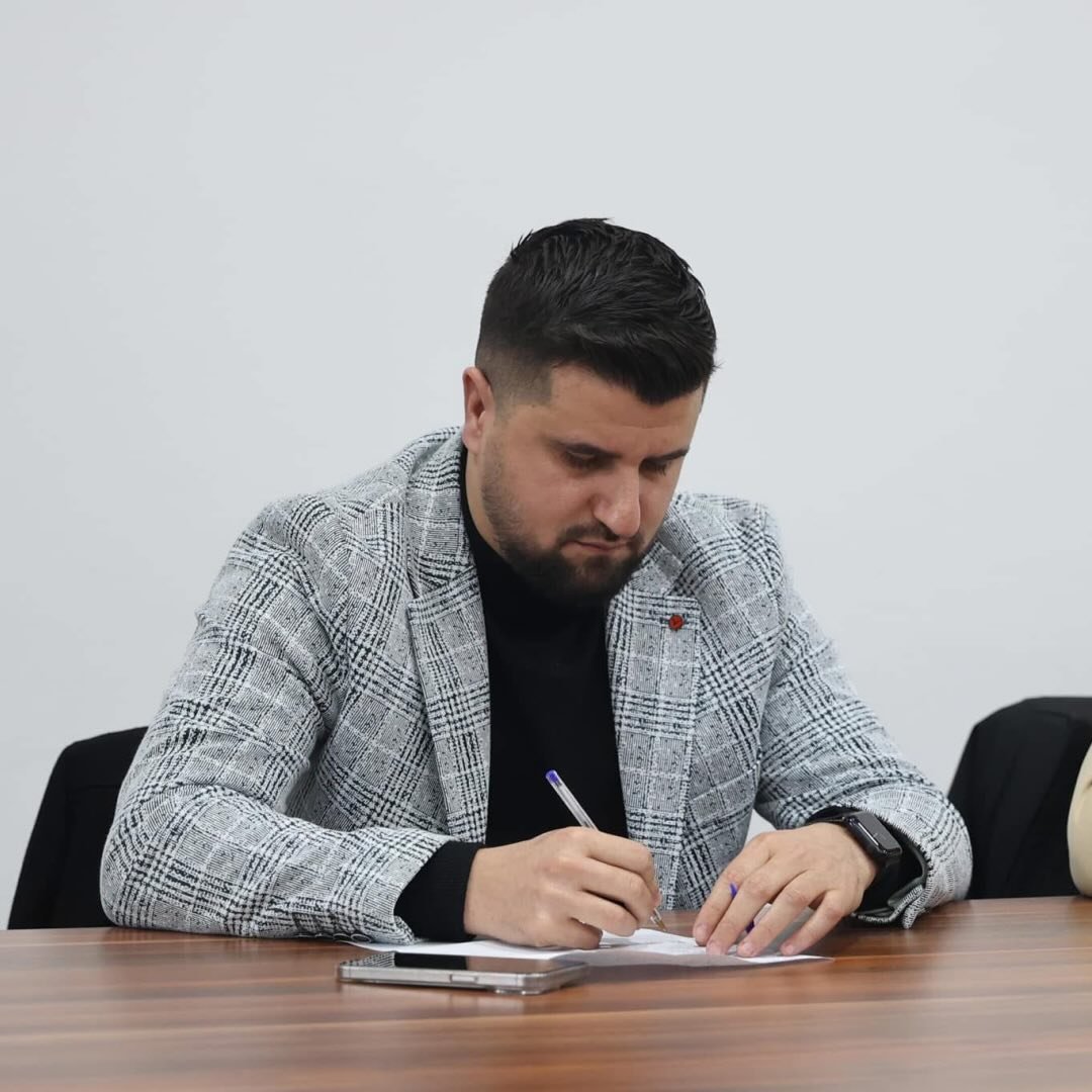 Zeqiri u përgjigjet akuzave: Ju jeni patericë e një sistemi të kalbur 1 zeqiri u pergjigjet akuzave ju jeni paterice e nje sistemi te kalbur 68d68e6e50bd8