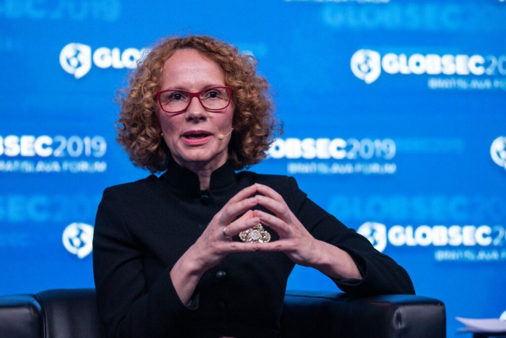 Zëvendës-sekretarja e përgjithshme e NATO-s, Radmilla Shekerinska, do ta vizitojë Bullgarinë 2 zevendes sekretarja e pergjithshme e nato s radmilla shekerinska do ta vizitoje bullgarine 68bb1dd203cb0