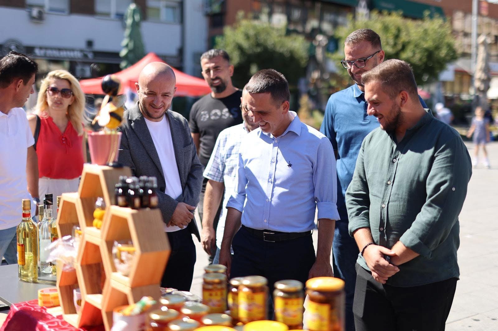 Zv. Ministri i Bujqësisë Albrim Hoxha në panairin e Shoqatës “Renesansa” në Tetovë: Produktet vendore janë pasuri dhe mundësi zhvillimi 1 zv ministri i bujqesise albrim hoxha ne panairin e shoqates renesansa ne tetove produktet vendore jane pasuri dhe mundesi zhvillimi 68cea56e9feb5