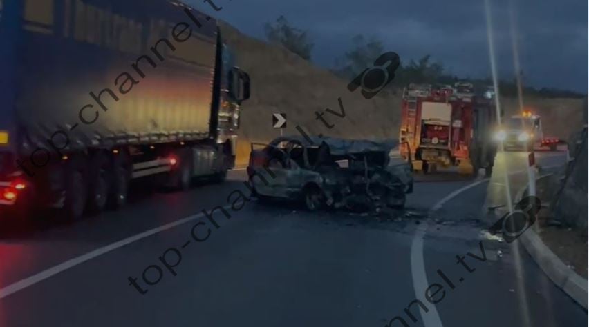 Aksident i frikshëm në Qafë Plloçë, përplasen dy automjete, njëri shpërthen në flakë 3 aksident i frikshem ne qafe plloce perplasen dy automjete njeri shperthen ne flake 68f7c5e3a4864