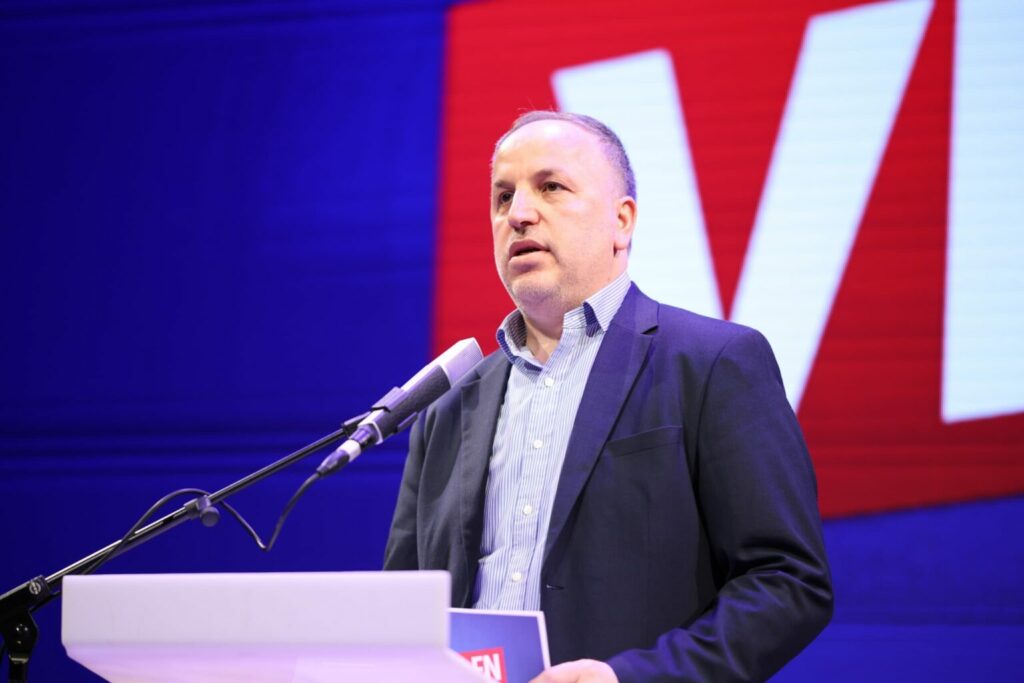 Azizi: Ali Ahmeti si Nastradin Hoxha, po tregon përalla nëpër tubime 2 azizi ali ahmeti si nastradin hoxha po tregon peralla neper tubime 68dee7edee179