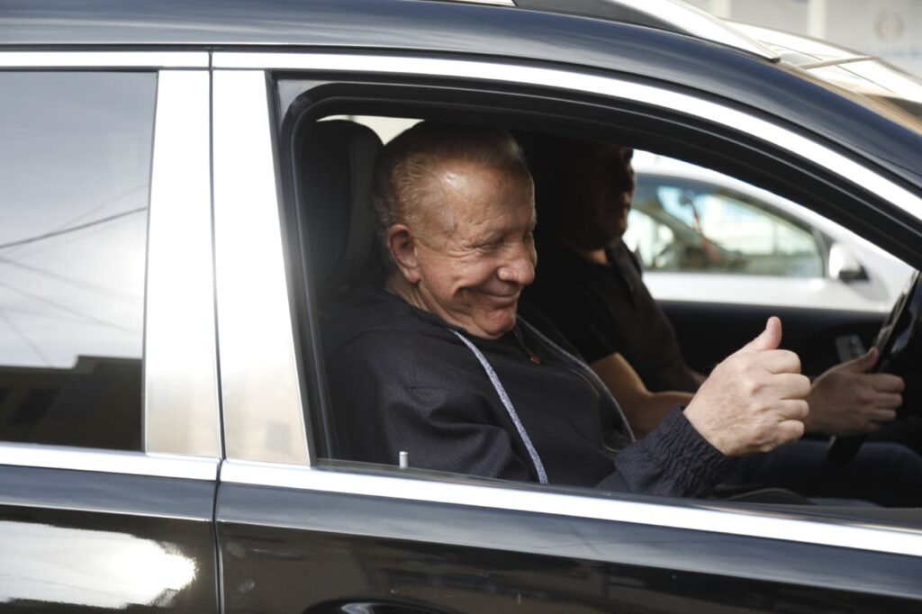 Behgjet Pacolli del nga Prokuroria e Tiranës, biznesmeni: Aeroporti i Vlorës do bëhet, do jetë më i bukuri 3 behgjet pacolli del nga prokuroria e tiranes biznesmeni aeroporti i vlores do behet do jete me i bukuri 6904bca489095