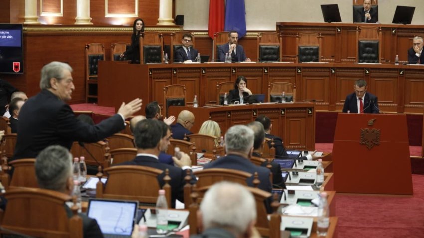 berisha perplaset me kreun e spak ne kuvend lexo pyetjen pastaj pergjigju hajde 68ffadd463dbb