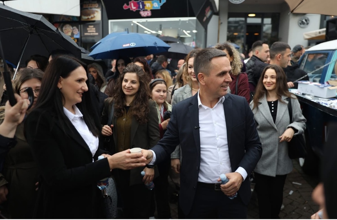 Bilall Kasami: Më 2 nëntor presim përkrahje edhe më të madhe për zhvillimin e Tetovës 1 bilall kasami me 2 nentor presim perkrahje edhe me te madhe per zhvillimin e tetoves 68f8f8d25f63d