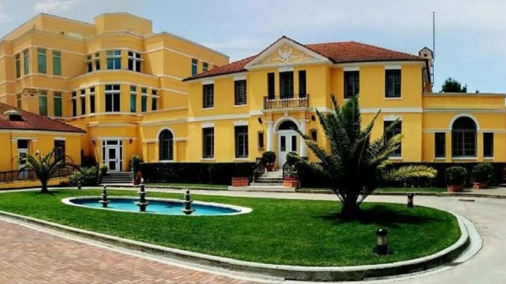 Bllokimi i qeverisë amerikane, reagon ambasada e SHBA në Tiranë: Shërbimet e pasaportave dhe vizave… 3 bllokimi i qeverise amerikane reagon ambasada e shba ne tirane sherbimet e pasaportave dhe vizave 68dcdb80d6ab6