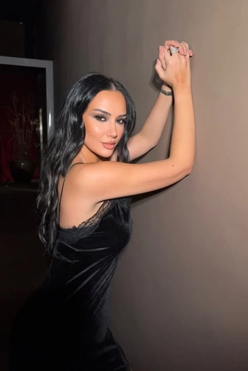 Bora Zemani shkëlqen me paraqitjen e saj në të zeza 1 bora zemani shkelqen me paraqitjen e saj ne te zeza 68ff9b364bb97