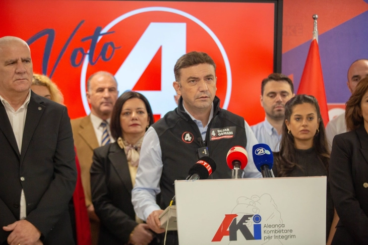 Bujar Osmani uron Izet Mexhitin për fitoren: Në politikë fjala e fundit u takon qytetarëve! 2 bujar osmani uron izet mexhitin per fitoren ne politike fjala e fundit u takon qytetareve 68f558b214c33