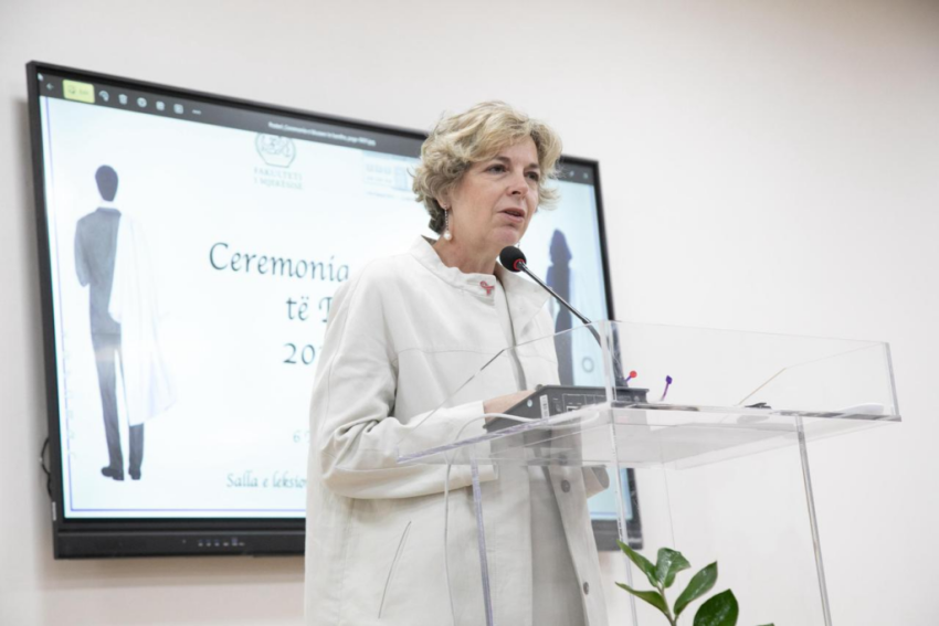 ceremonia e bluzave te bardha sala 459 studente te rinj nisin endrren e tyre 68e3c6147fed6