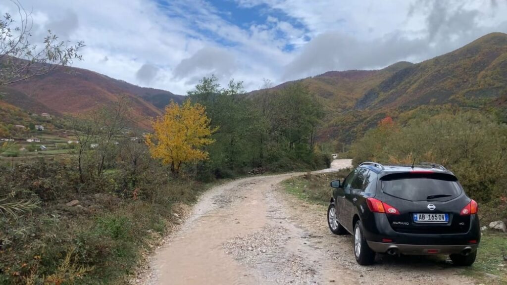 deme nga reshjet e shiut ne bulqize permbytet rruga ne zallin e thate bllokohen per ore te tera fshatrat kokerdhak dhe kocaj 68ff3e6574495