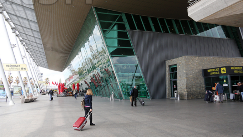 do udhetoni drejt vendeve te be ambasada jep njoftimin e rendesishem nga 12 tetori nis sistemi i ri 68dd67e3d76ab