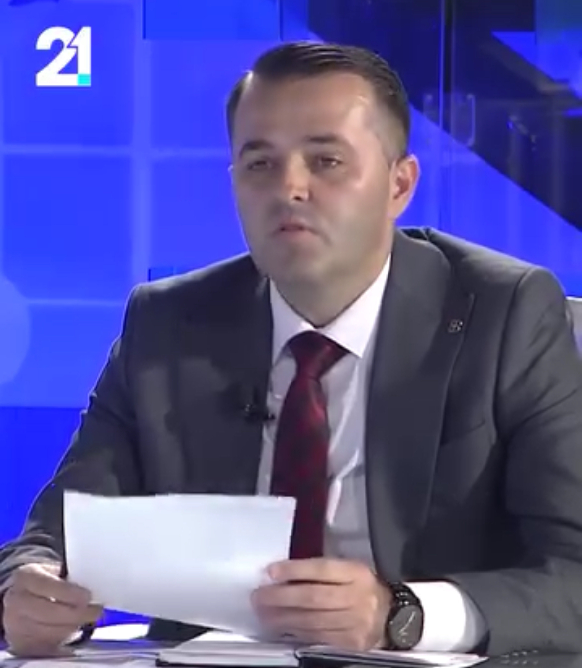 emir sulajmani ne panik gjate debatit ne tv21 pavaresisht mbeshtetjes se televizionit 68e50eec0a5e5