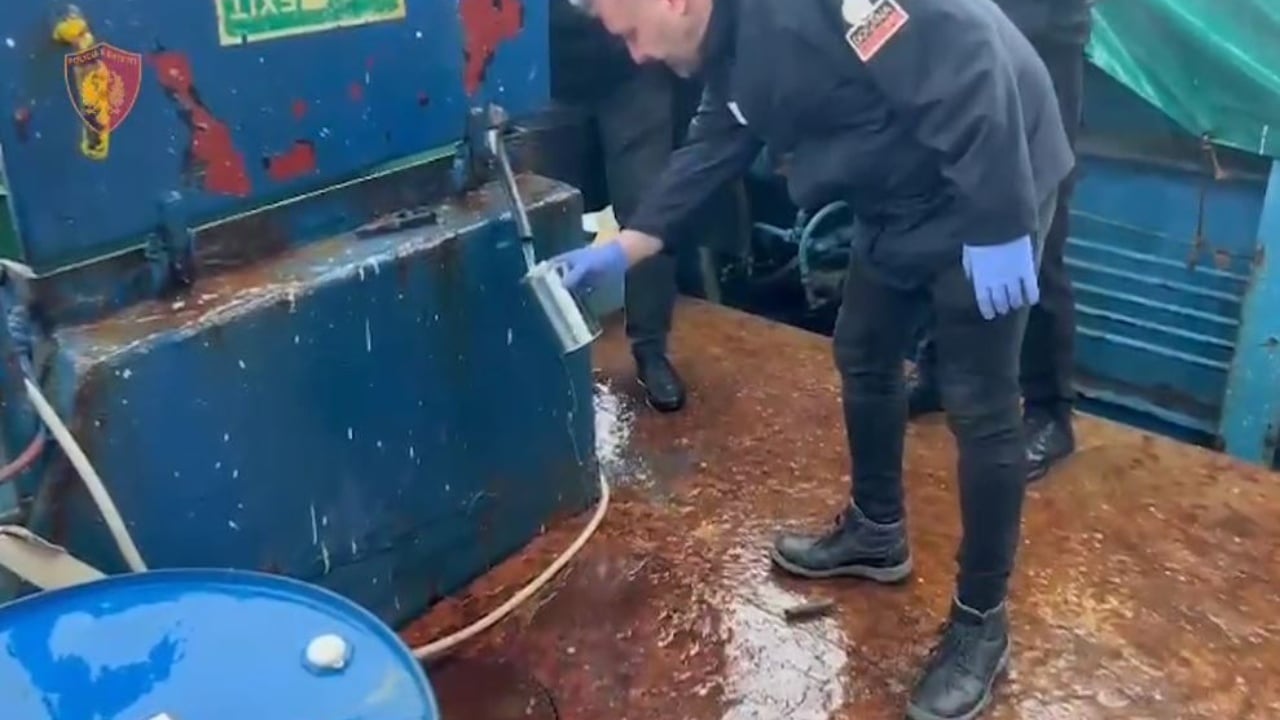 emrat 670 mije litra nafte e kontrabanduar nga tunizia ne durres spak dergon ne gjkko 11 te pandehur 68ed1dc36ca55