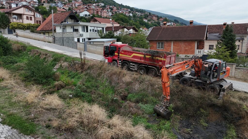 fillon pastrimi i kanalit ne recice te vogel kasami po punojme per nje mjedis me te paster 68de776cc474e