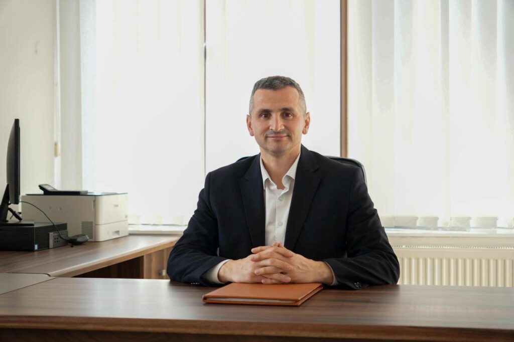 Fisnik Mela: Kemi program ekonomik që do ta ngadalësojë emigrimin e të rinjve në Dibër 3 fisnik mela kemi program ekonomik qe do ta ngadalesoje emigrimin e te rinjve ne diber 68e6d0ef8cb45