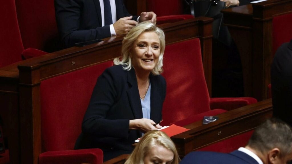 fitore simbolike per ekstremit e djathte te le pen asambleja franceze voton per here te pare pro nje propozimi nga partia e saj 6903ddc5aa45d