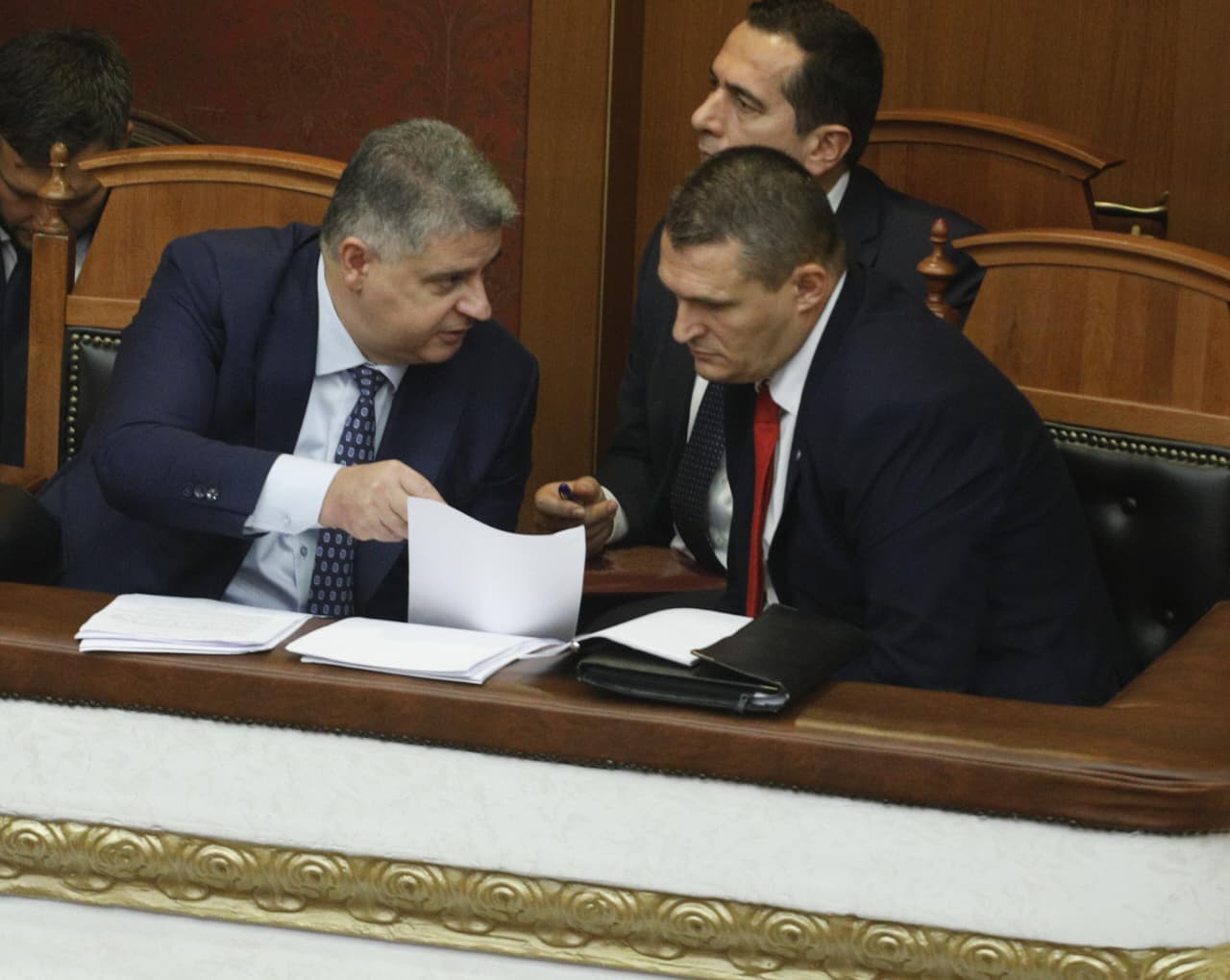 FOTOT/ “Ju të PS keni dosje, ata kanë mëkatet e tyre”, si reagojnë Dumani e Çela gjatë debatit në Kuvend për pyetjet e deputetëve 1 fotot ju te ps keni dosje ata kane mekatet e tyre si reagojne dumani e cela gjate debatit ne kuvend per pyetjet e deputeteve 68ff5a84eac9a