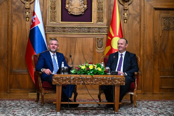 Gashi – Pelegrini: Sllovakia mbetet mbështetëse e fuqishme e rrugës europiane 6 gashi pelegrini sllovakia mbetet mbeshtetese e fuqishme e rruges europiane 68ee884f7bdd3