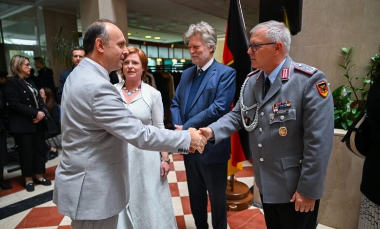 Gashi: Urime të përzemërta për Gjermaninë mike me rastin e Ditës së Bashkimit Gjerman 4 gashi urime te perzemerta per gjermanine mike me rastin e dites se bashkimit gjerman 68dffb59440be